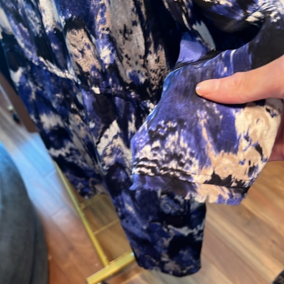 BCBG printed silk dress size small, fringe hem, 3/4 sleeves - Picture 6 of 8